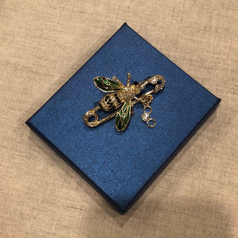 Bee Pin Brooch - Picture 5 of 5